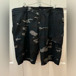 Oakley Men’s Black Camo Camouflage Swim Trunks Board Shorts with pocket Size 38